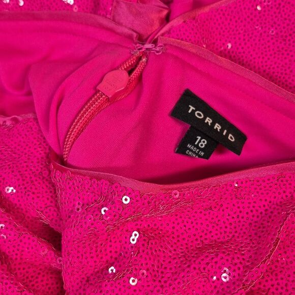 Torrid 18 At The Knee Sequin Strong Shoulder Dress - Picture 4 of 4